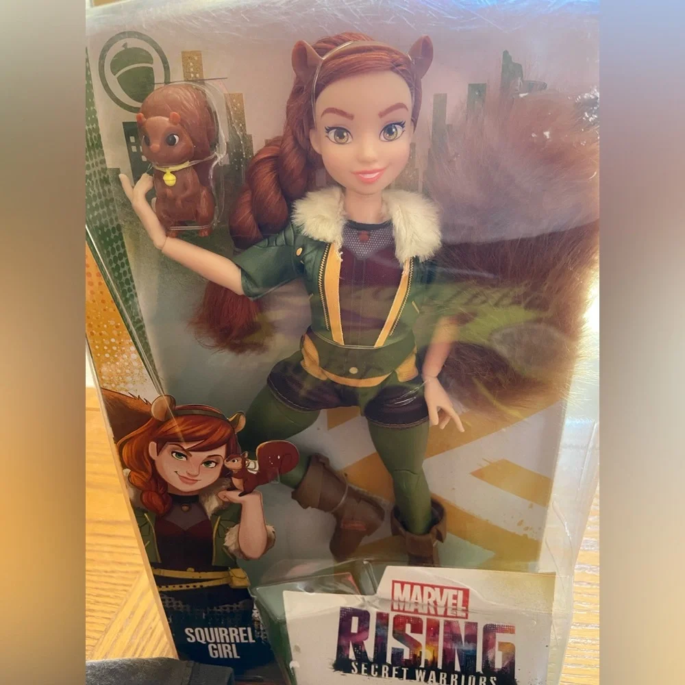 New in box Squirrel Girl action figure and Squirrel girl tee - Picture 2 of 5